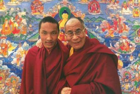 This image has an empty alt attribute; its file name is 17th-karmapa-dalai-lama.jpg